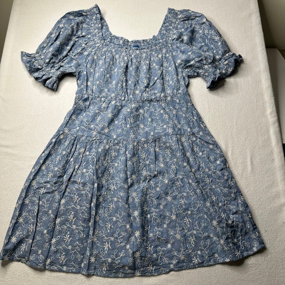 Old Navy Dresses & Skirts - Old Navy Womens Medium Blue Embroidered Floral Tiered Dress Puff Sleeve